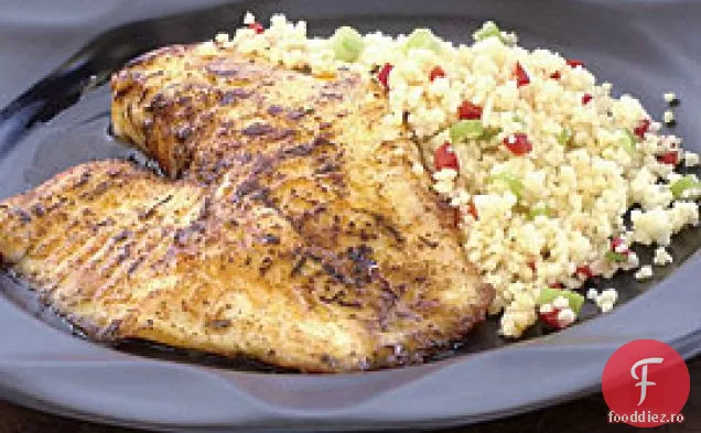 Fileuri de pește frecate cu condimente cu sos de unt de lămâie