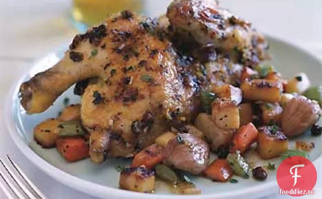 Găini de vânat prăjite cu legume rădăcinoase caramelizate și sos de coacăze uscate