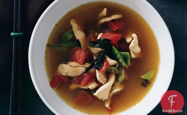 Supă de pui în stil thailandez cu busuioc