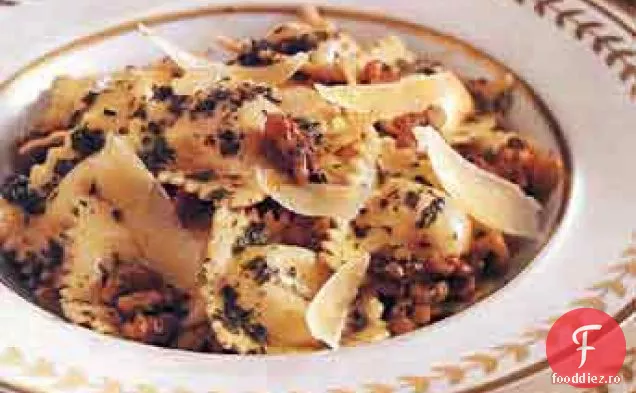 Ravioli cu sos de nucă cu ierburi
