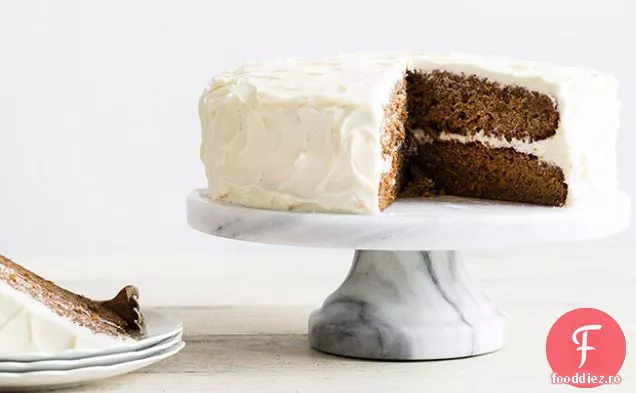 Tort de morcovi cu glazură de brânză cremă