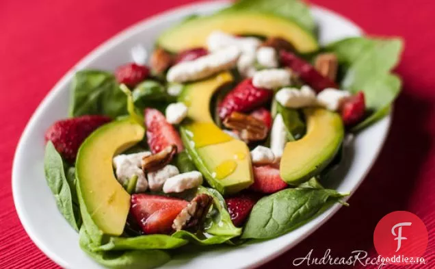 Salată De Spanac De Căpșuni Cu Avocado Și Vinetă De Șampanie
