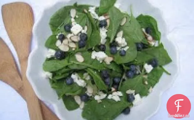 Salată De Spanac Cu Afine, Feta Și Migdale