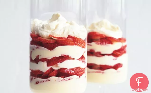 Mousse de lămâie și ciocolată albă Parfaits cu căpșuni
