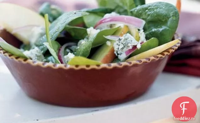Salată de toamnă cu mere și spanac