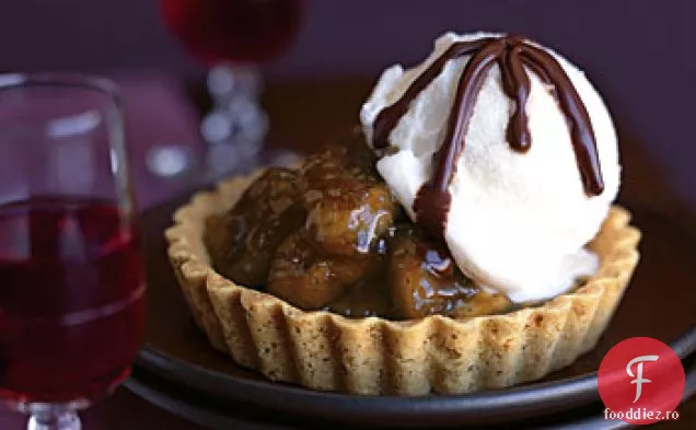 Tartele caramelizate-banane cu sos de Port de ciocolată dulce-amăruie