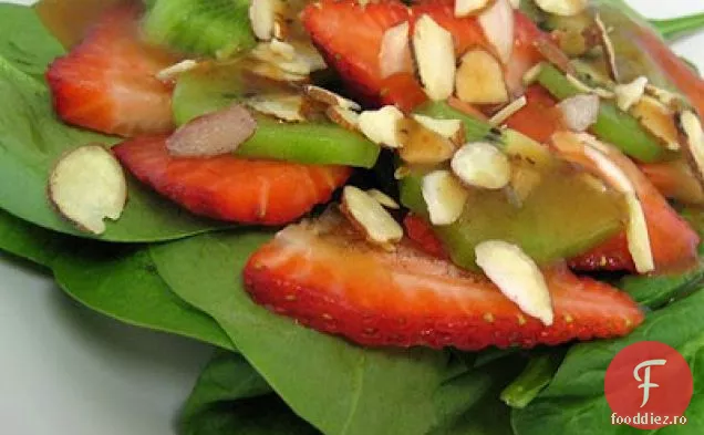 Salată De Căpșuni, Kiwi Și Spanac