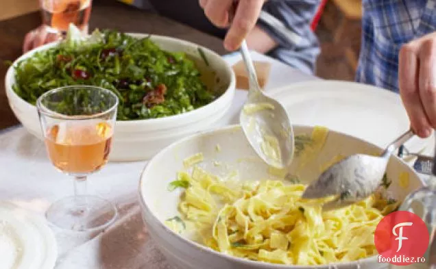 Paste De Vară Wonky, Salată Herby, Tartele Cu Picături De Pere