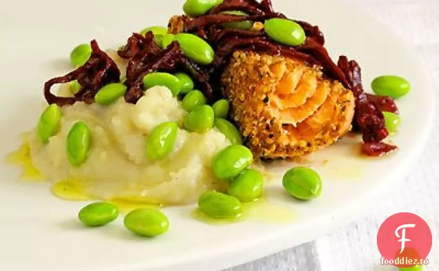 Somon Condimentat Cu Șalotă Fiartă Cu Vin, Edamame Și Piure Sunchoke