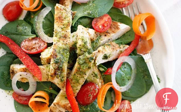 Salată Suculentă De Spanac De Pui La Grătar Cu Vinetă Balsamică