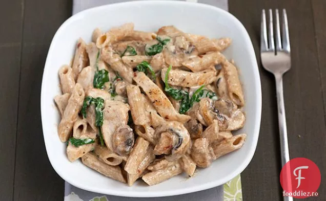 Paste Cremoase De Pui Cu Ciuperci Și Spanac