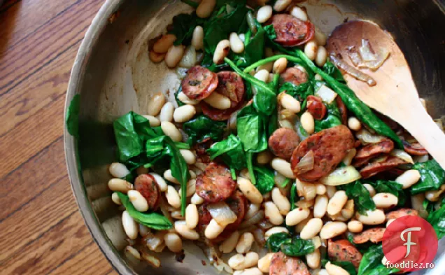 Fasole Albă, Cârnați Și Spanac Proaspăt