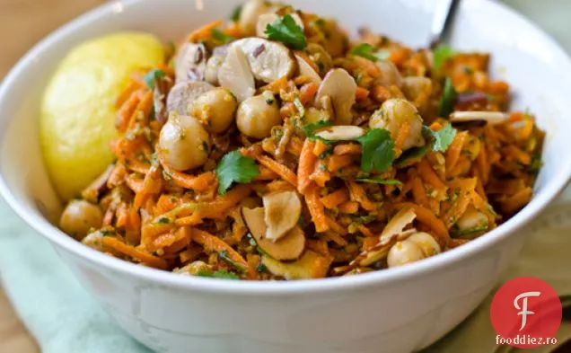 Salată de morcovi și năut cu migdale prăjite