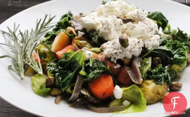 Salată caldă de legume de iarnă cu Ricotta și ierburi