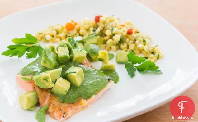 Somon fiert cu Salsa Verde
