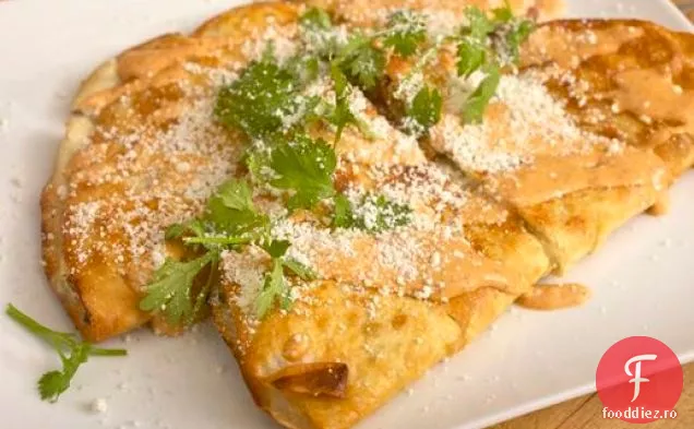 Quesadilla Fritas (Quesadillas prăjite) cu jalape Murat, coriandru și cremă Chipotle