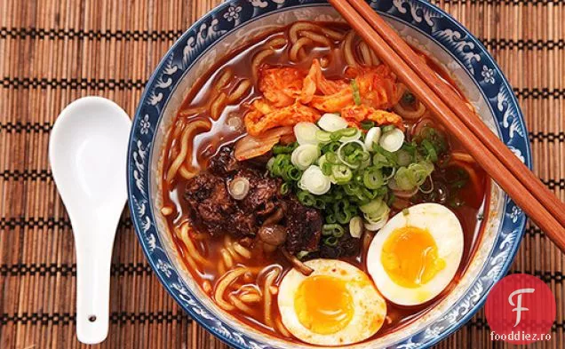 Supă De Tăiței De Vită Coreeană Ramyun Picantă De Casă În Stil Shin Cup