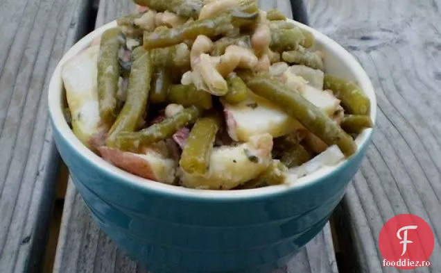 Sănătos și delicios: salată de cartofi cu fasole verde și albă