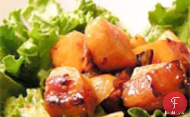 Cina în seara asta: salată de cartofi dulci cu ceapă caramelizată și pansament Guajillo Chile