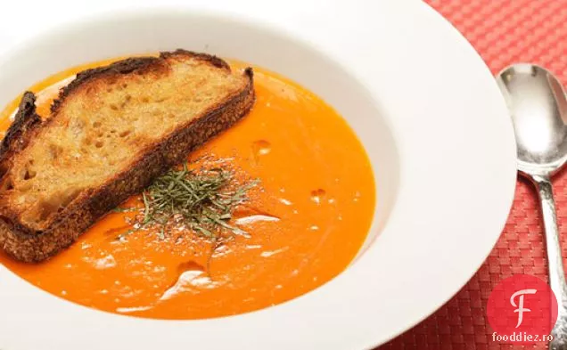Supă cremoasă de roșii de 15 minute (vegană)