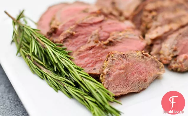 Picior de miel cu unt la grătar cu rozmarin, usturoi și crustă de muștar