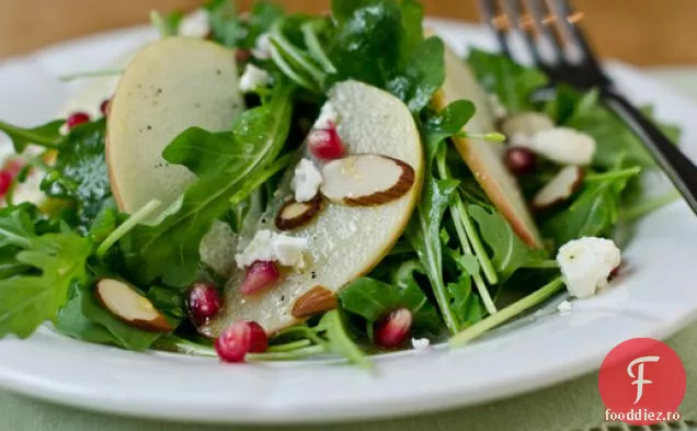 Salată de rucola, mere și rodie cu vinetă de cidru-miere