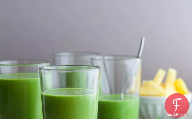 Bea-Ți Smoothie-Ul Cu Verdeață