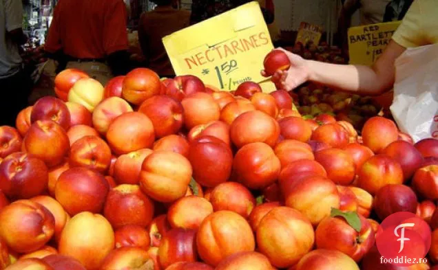 Gatiti cartea: Nectarine si Galete de nuc