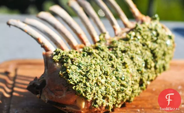 Grill - ul: muștar și ierburi Crusted Rack de miel