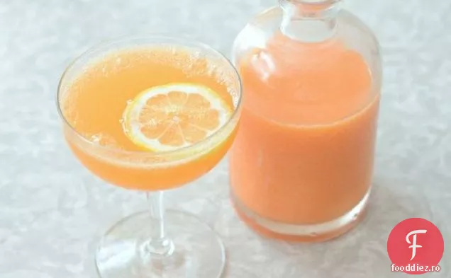 Peach și Aperol Bellini