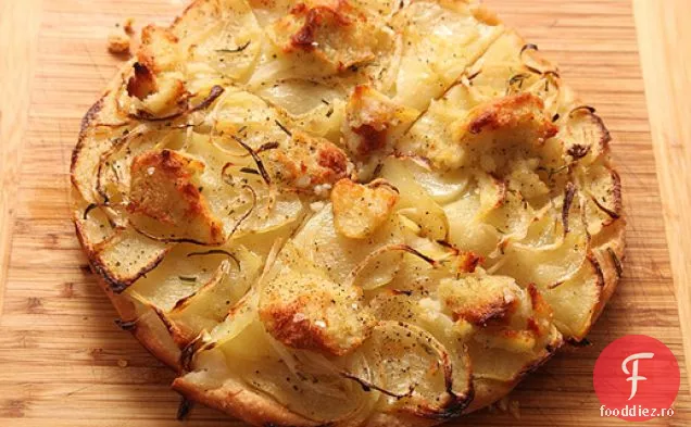 Pizza ușoară cu cartofi, ceapă și rozmarin (Vegan)