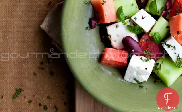 Salată de pepene verde, roșii de moștenire și Feta / alegerea pepenelui Perfect