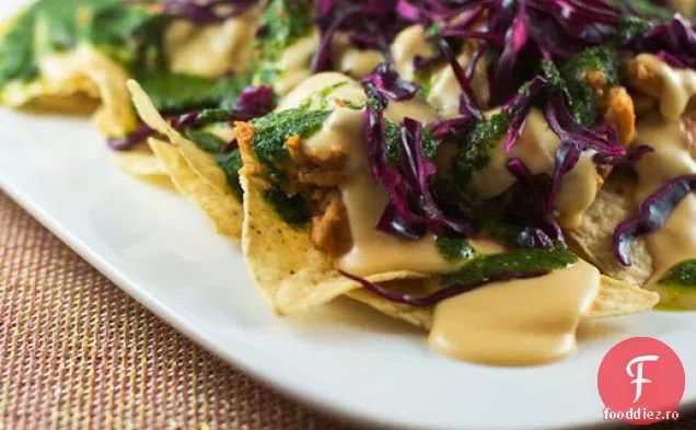 Nachos cu varză, fasole și sos de coriandru