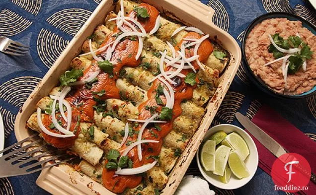 Spanac Vegan și enchiladas Hominy cu cremă picantă de caju