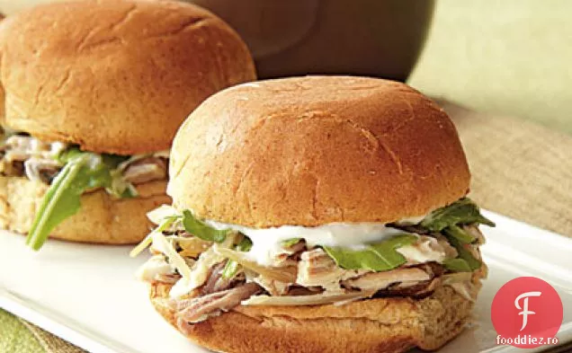 Glisoare de porc de rozmarin cu aioli de hrean