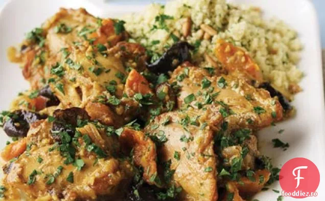 Tagine de pui cu cuscus de nuci de pin