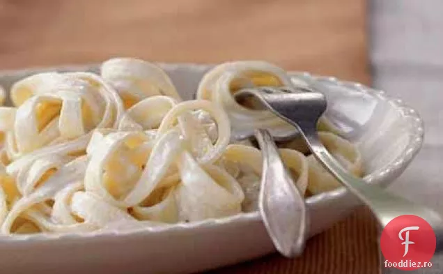 Sos Alfredo (cu fettuccine)