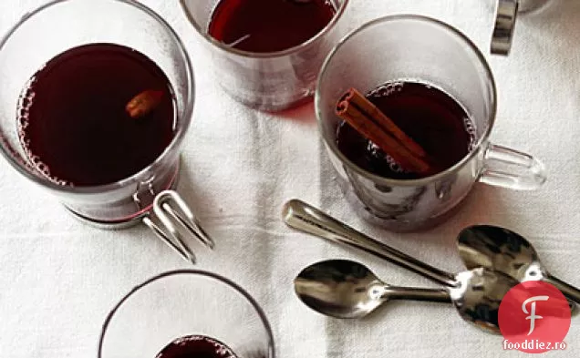 Rodie mulată și pumn de vin roșu