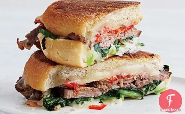 Carne de vită, Broccoli rabe și Provolone Panini