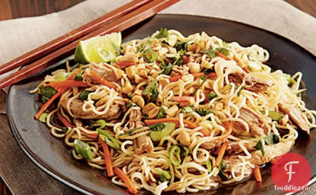 Muschiulet de porc chinezesc cu taitei cu sos de usturoi