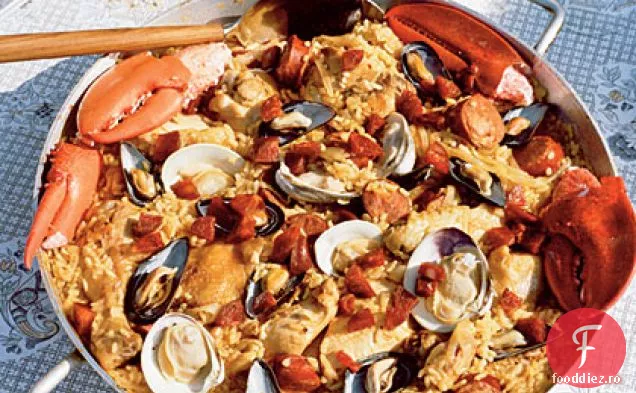 Paella cu fructe de mare și pui