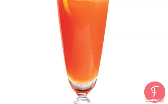 Campari și cocktail spumant portocaliu