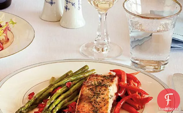 Somon glazurat cu arțar și usturoi caramelizat