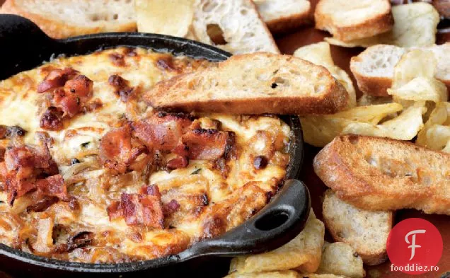Dip fierbinte de ceapă caramelizată cu slănină și Gruyulincrucrore
