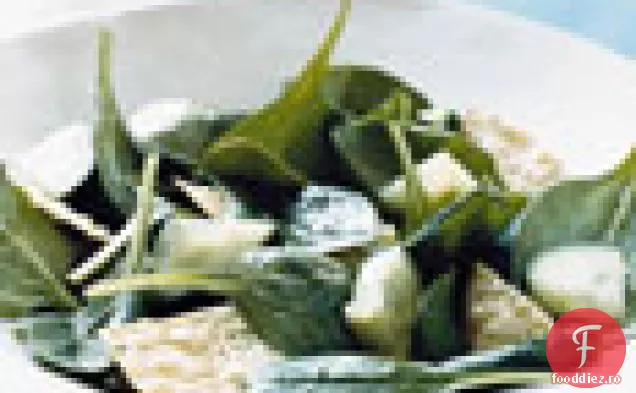 Salată de spanac cu sos de Tamarind și crutoane Pappadam