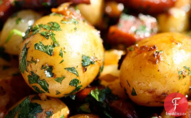 Ingredientul Secret (Chorizo): Chorizo - cartofi crocanți cu ceapă perlată și usturoi întreg