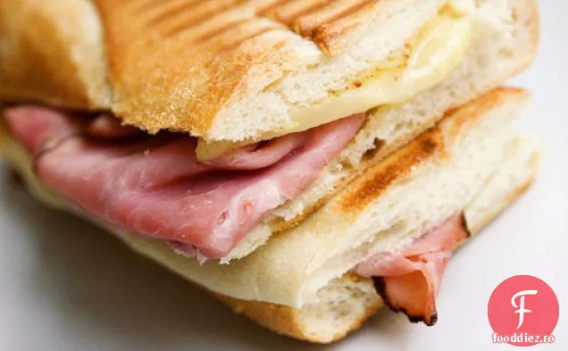 Gatiti cartea: neo-clasic Croque Monsieur