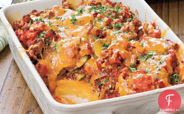 Caserola de carne de vită cu roșii și crustă de mămăligă