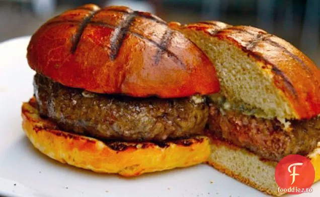 Burgerul cu grătar al porcului pătat acasă