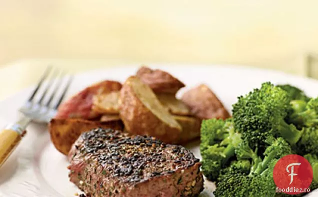 Filet mignon cu ierburi proaspete și usturoi